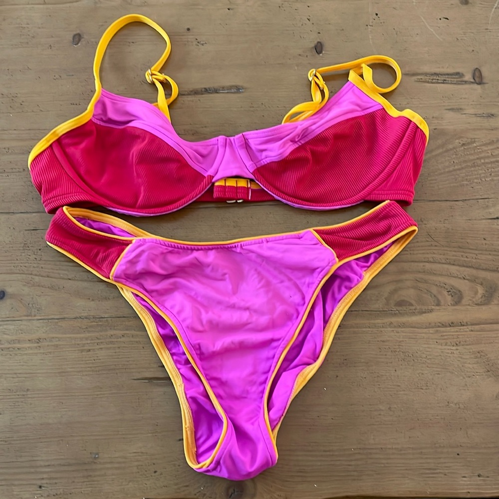 L space bikini set. Worn a few times